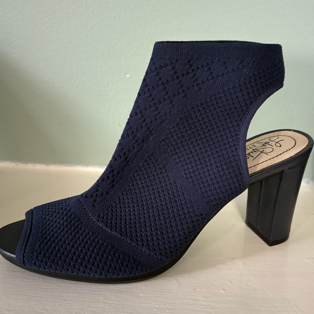 Life Stride Blue Heels with Modern Design